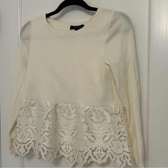 Ann Taylor White Long Sleeve Crew Neck Lace Hem Knit Stretchy Sweater Size Small - Picture 2 of 5